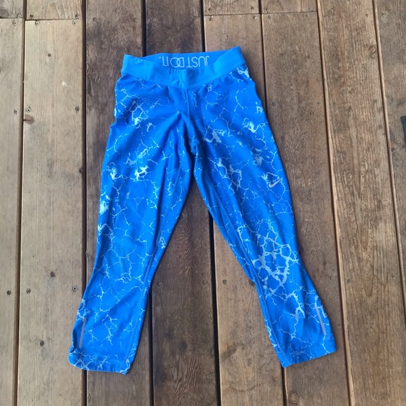 Nike Pants - ✨NWOT✨Nike Dri-fit Blue and White Crop Leggings